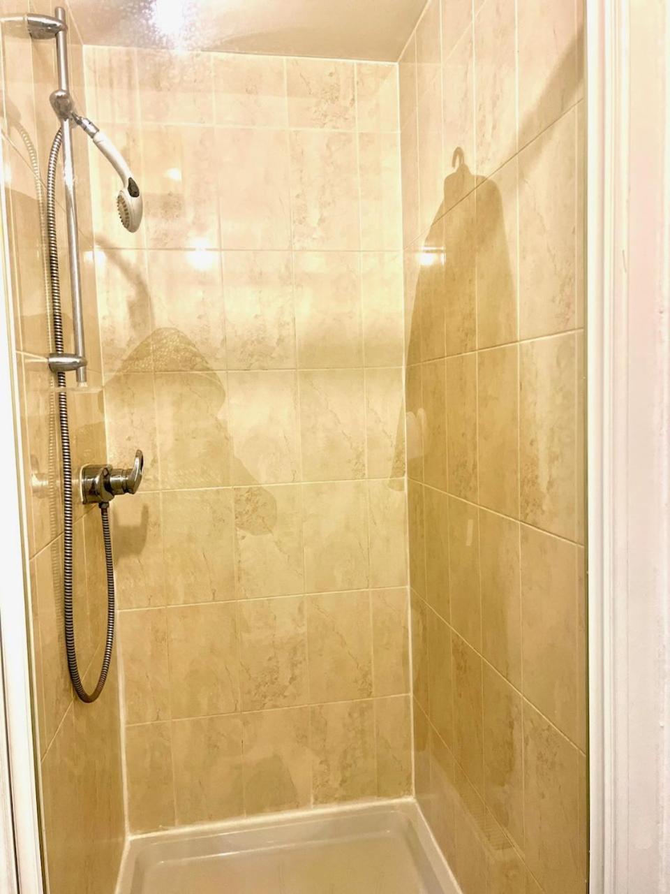 Dartford Kent Luxe Home -2 Mins From Dartford Crossing - Close To Town Centre & Station - 5 Bedroom Holiday Home - Fun Games & Free Parking-Sleeps 1 To 12 Esterno foto