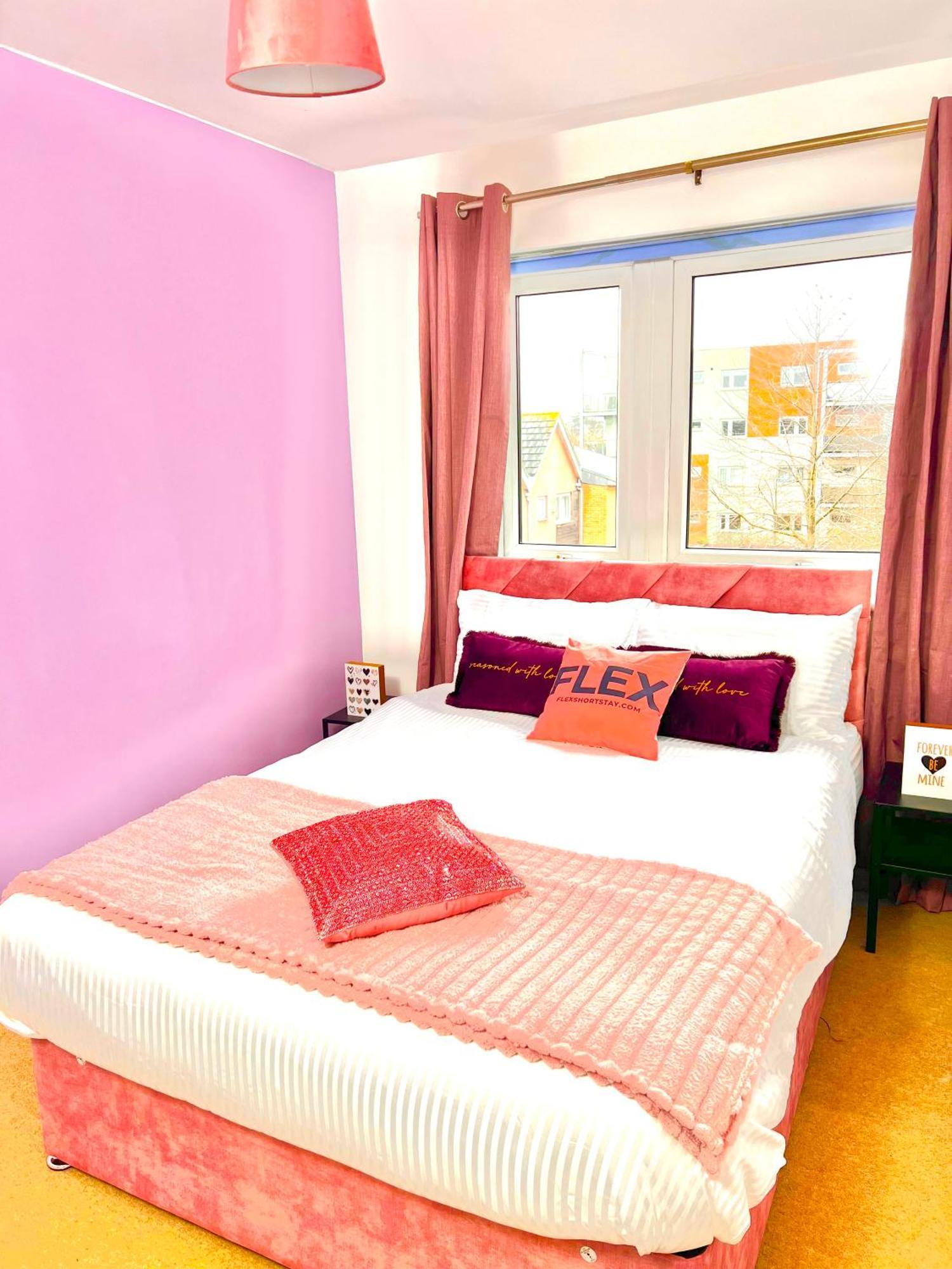 Dartford Kent Luxe Home -2 Mins From Dartford Crossing - Close To Town Centre & Station - 5 Bedroom Holiday Home - Fun Games & Free Parking-Sleeps 1 To 12 Esterno foto