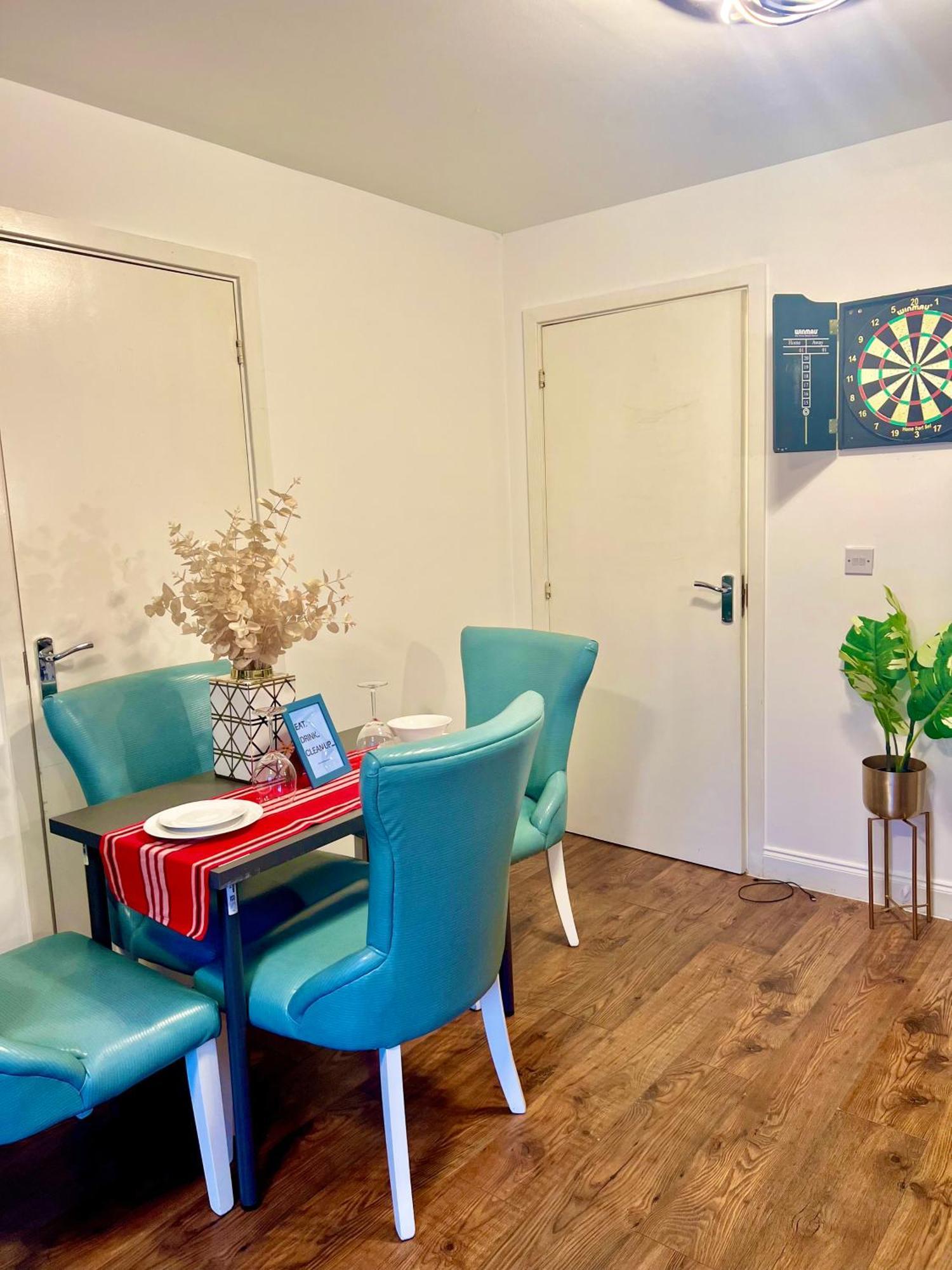 Dartford Kent Luxe Home -2 Mins From Dartford Crossing - Close To Town Centre & Station - 5 Bedroom Holiday Home - Fun Games & Free Parking-Sleeps 1 To 12 Esterno foto